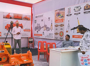 Farmers attending Apogee Camp to learn about laser land levellers and modern GNSS-based farming technologies